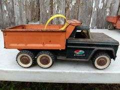 Vintage metal Structo Hydraulic dump truck