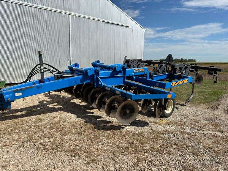 DMI Ecolo-Tiger 527B Disc Ripper, 5 Shanks On 30" Spacings, New or Like New