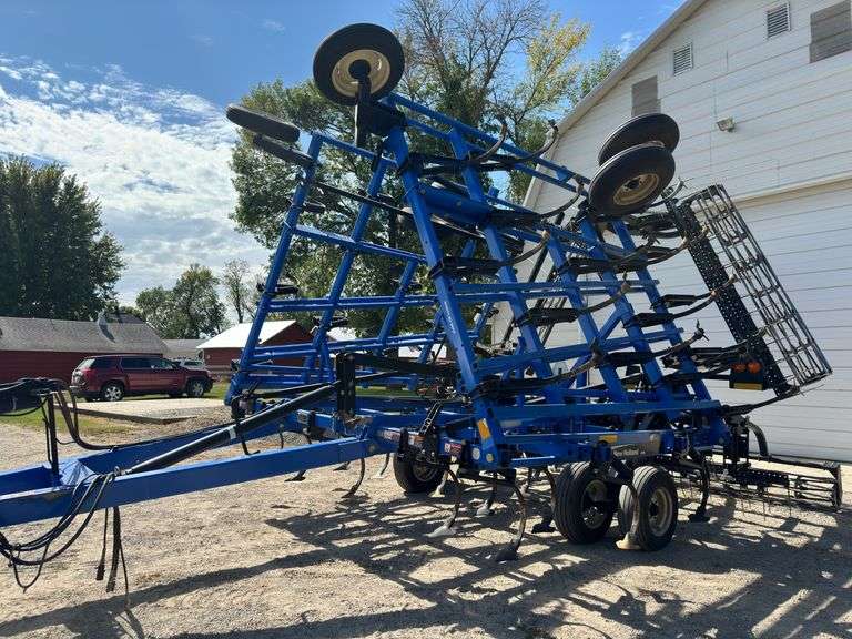 New Holland DMI ST250 Field Cultivator, 32.5, Walking Tandems All Around, R
