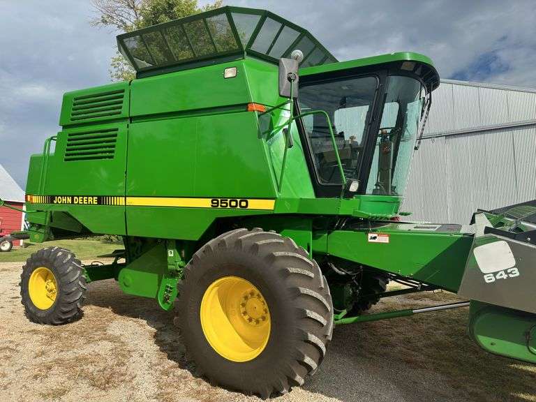 1992 John Deere 9500 Combine, 2WD, 4204 Engine Hours, 2852 Separator Hours,