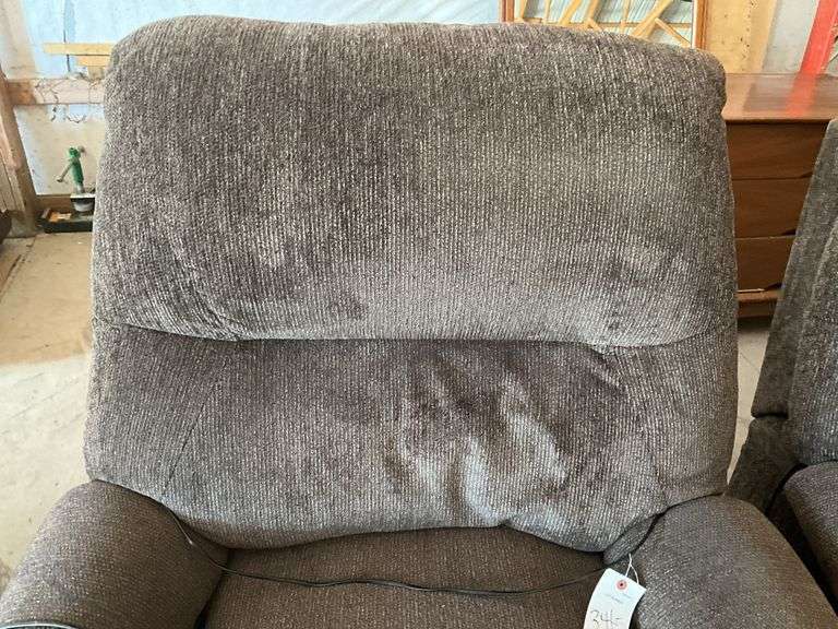 Power lift chair, very low usage (located in Shop)
