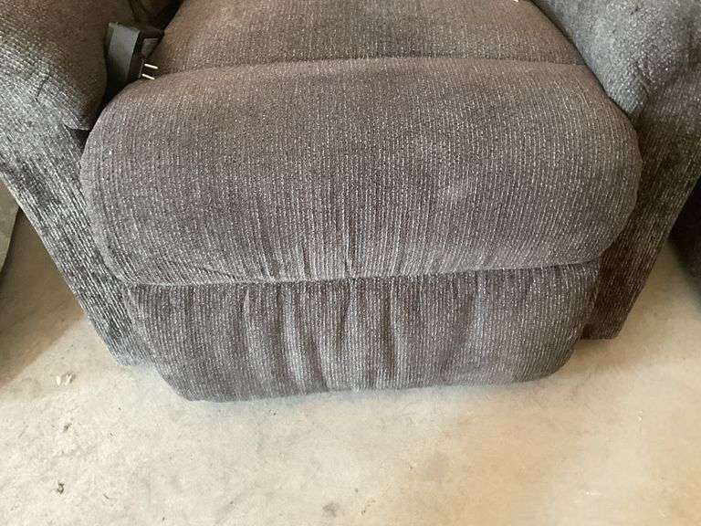 Power lift chair, very low usage (located in Shop)