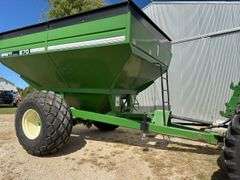 Brent 670 Grain Cart, Corner Auger, 1000PTO, 28L-26 Diamond Tread Tires, Go