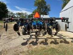 DMI Ecolo-Tiger 527B Disc Ripper, 5 Shanks On 30" Spacings, New or Like New