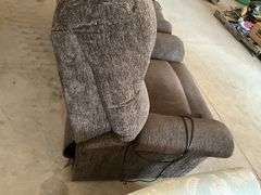 Power lift chair, very low usage (located in Shop)