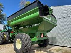 Brent 670 Grain Cart, Corner Auger, 1000PTO, 28L-26 Diamond Tread Tires, Go
