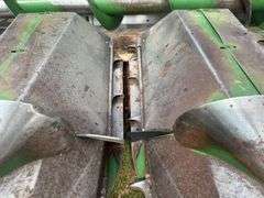John Deere 643 Corn Head, 6 Row 30", Knife Rolls, Ear Savers, High Side Pol
