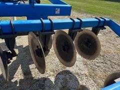 DMI Ecolo-Tiger 527B Disc Ripper, 5 Shanks On 30" Spacings, New or Like New