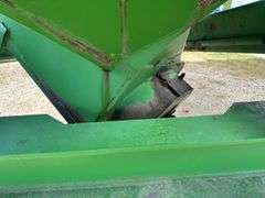 Brent 670 Grain Cart, Corner Auger, 1000PTO, 28L-26 Diamond Tread Tires, Go