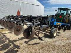 DMI Ecolo-Tiger 527B Disc Ripper, 5 Shanks On 30" Spacings, New or Like New
