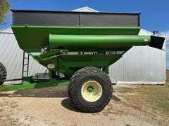 Brent 670 Grain Cart, Corner Auger, 1000PTO, 28L-26 Diamond Tread Tires, Go