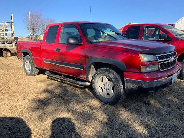 ***2007 Chevy 1500 Ext Cab short box, 4x4 Pickup, 