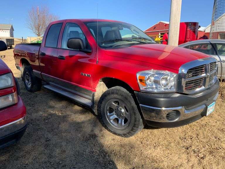 ***2008 Dodge Ram 1500, 4x4, v8, crew cab short bo