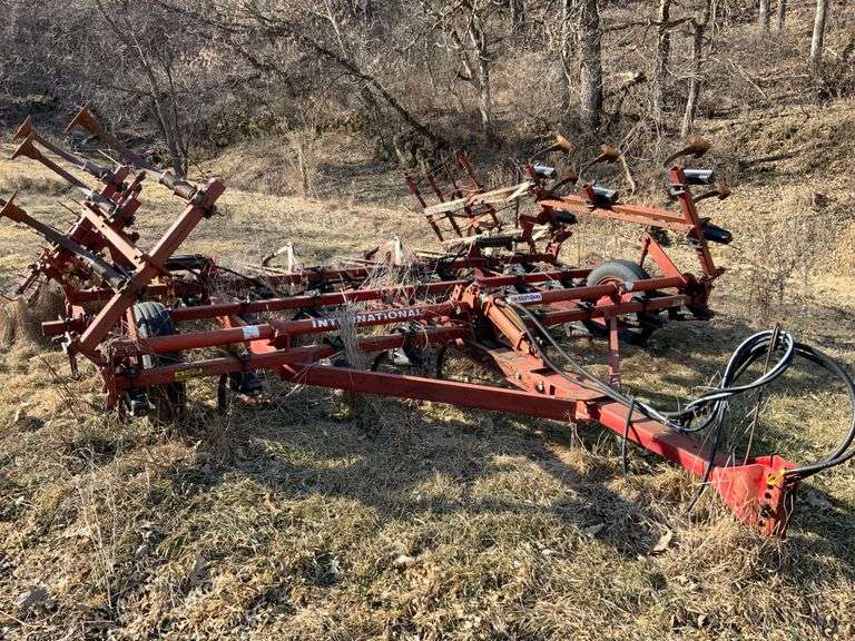 International 45 Vibra shank Field Cultivator, hyd