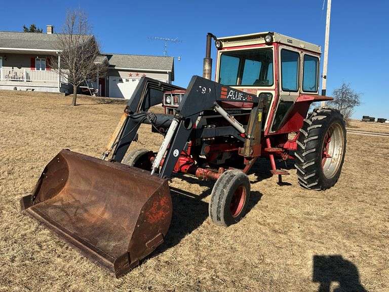 International 686, Diesel, with Allied 590m loader