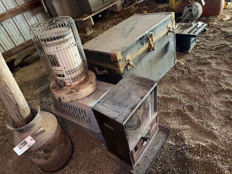 (2) Kerosene Heaters, Pet Taxi Kennel