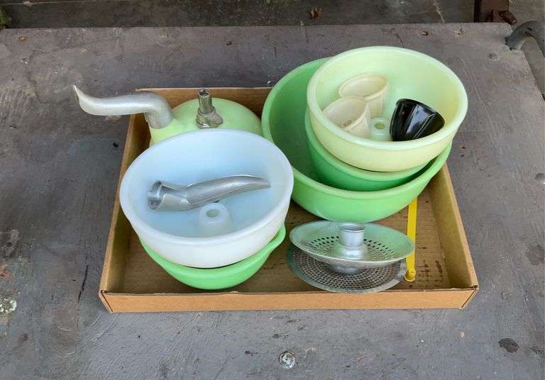 Flat of vintage juicer parts and bowls for mixers