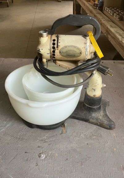 Vintage Hamilton beach model B combination with two bowls, no mixers