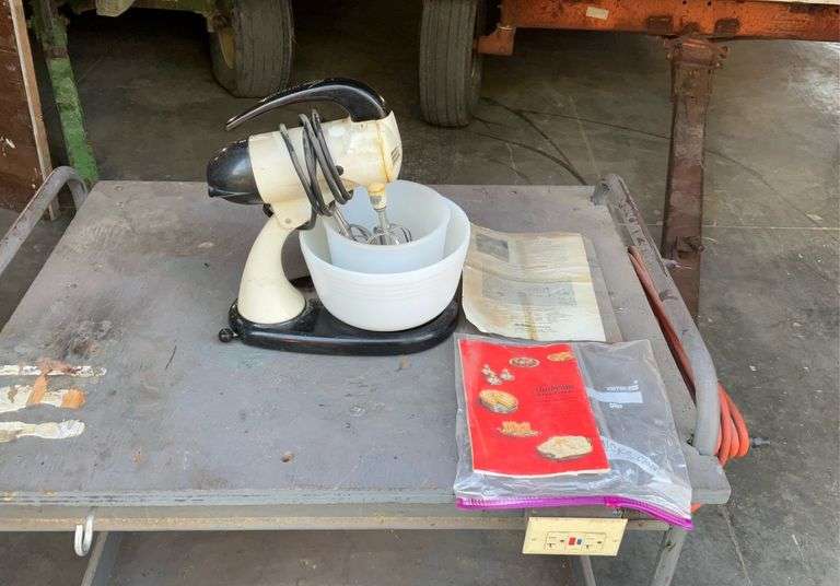 Vintage Sunbeam mixmaster with two bowls and 4 beaters