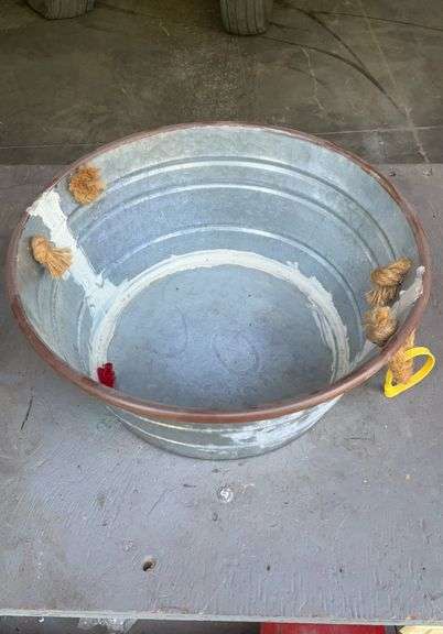 Galvanized wash tub