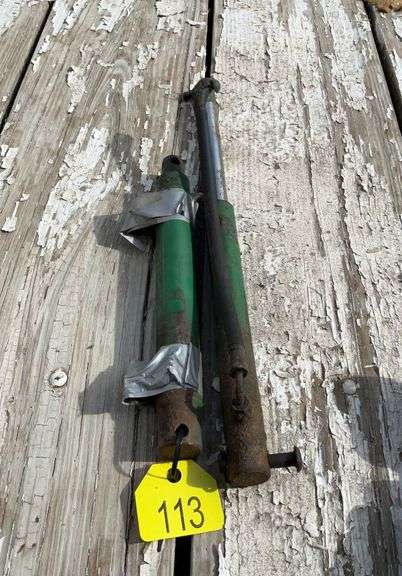 2 Hydraulic cylinders