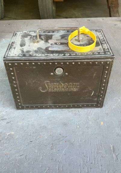 Vintage Sunbeam model S2 electric iron