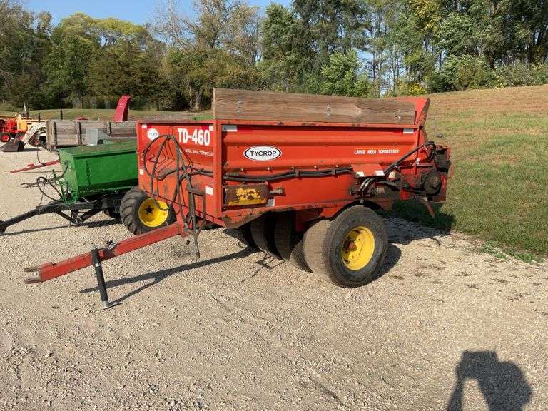 Ty-Crop top dresser, TD460, 6 1/2x7 ½ box w/(4) 33/18LL-16.1 turf tires