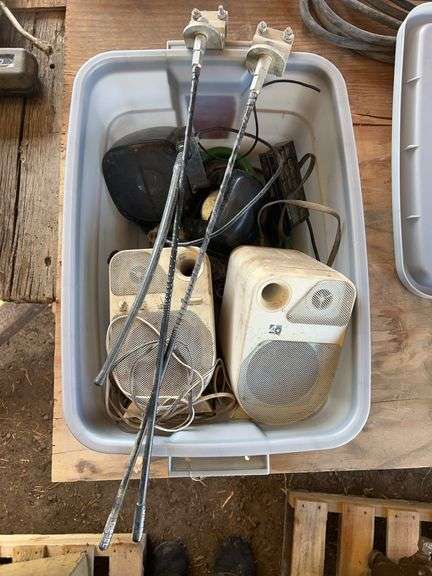 Mountable Tractor Radio System with Speakers and Extra Speakers