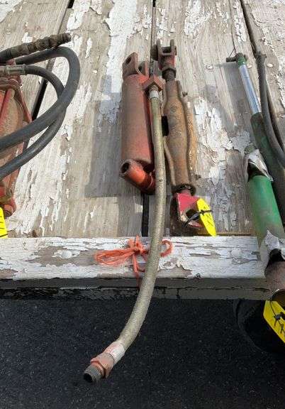 Hydraulic cylinders and crank cylinder