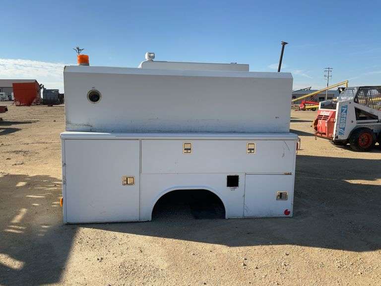 Utility truck box off of 2008 F350, dual wheels