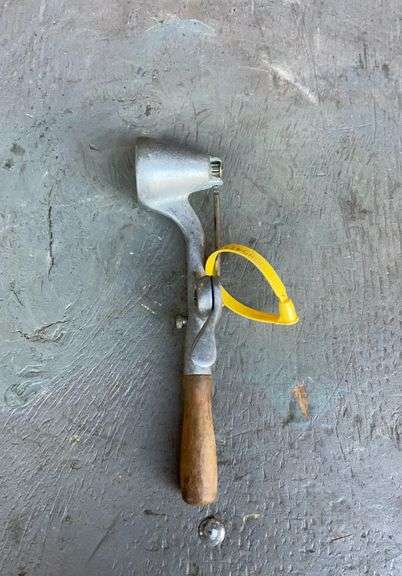Vintage Erie specialty co. No. 16 ice cream scoop