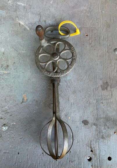 Vintage Mammoth Dover egg beater number 300