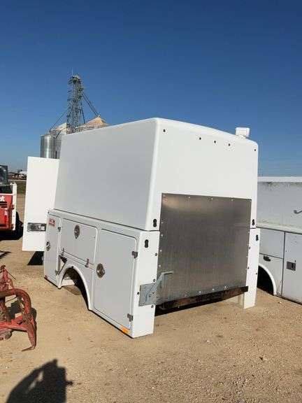 Utility box off of 2018 F250, 8ft, single rear wheel; has remote for camera