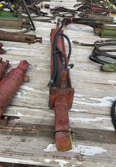 Hydraulic cylinder with hose with 41” barrel