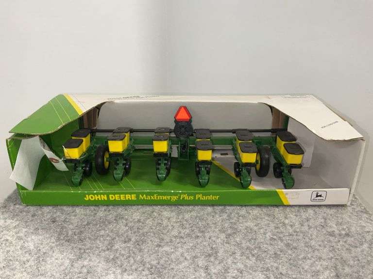 Ertl John Deere MaxEmerge Plus Planter, 1/16 Scale, With Box