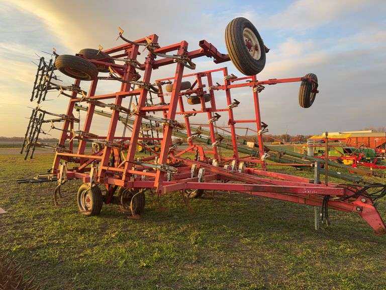Wilrich 3400 Field Cultivator, 30', 4 Bar Harrow, Gauge Wheels, 9” Sweeps,