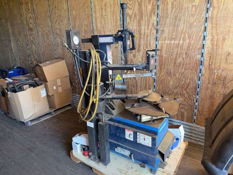 Hofmann Monty 3200GP Swing Arm Tire Machine with Helper Disc, Sells ...