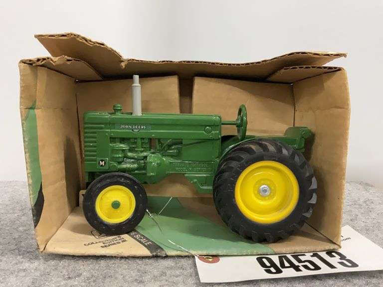 Ertl John Deere M Tractor, 1/16 Scale, In Box