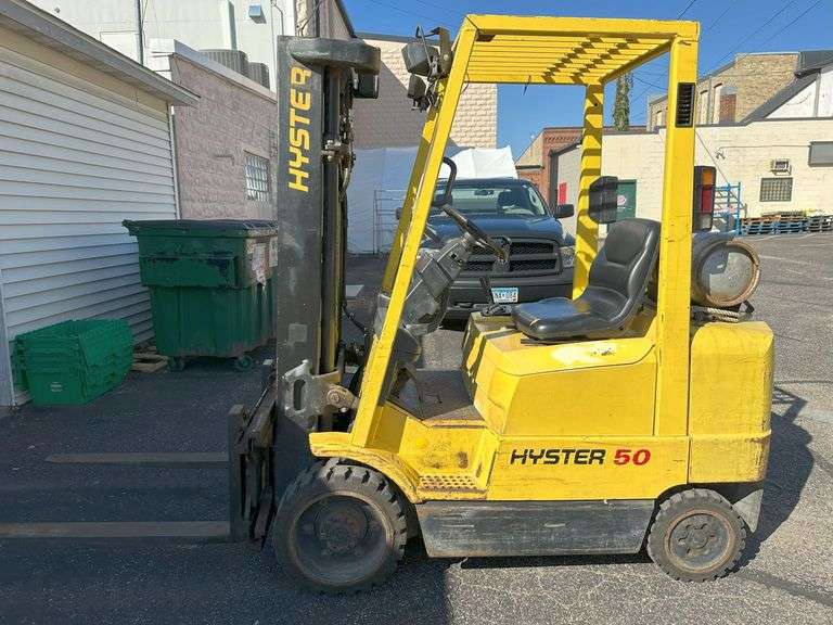 Hyster 50 LP Gas Fork Lift, Side Shift, 5340 Hours Showing, 3 Stage Mast, 1