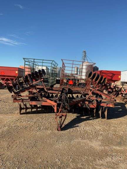 IH 470 Disc, Manual Fold, 20ft
**ITEM IS FROM THE BILL RYTHER ESTATE**