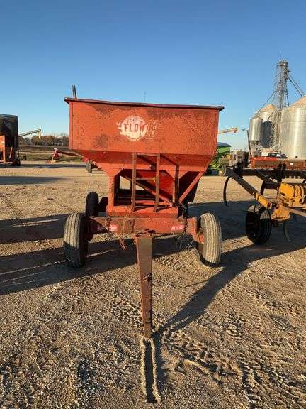 EZ Flow 220 Gravity wagon on Kewanee no.47 running gear