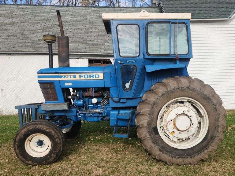 Ford 7700 Tractor 5,847 3 Point 1000 PTO 3 Remotes 18.4-34 Tires Dual Power