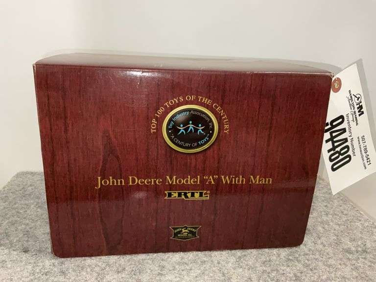 Ertl John Deere 1:16 Model A Tractor With Man W/Box
