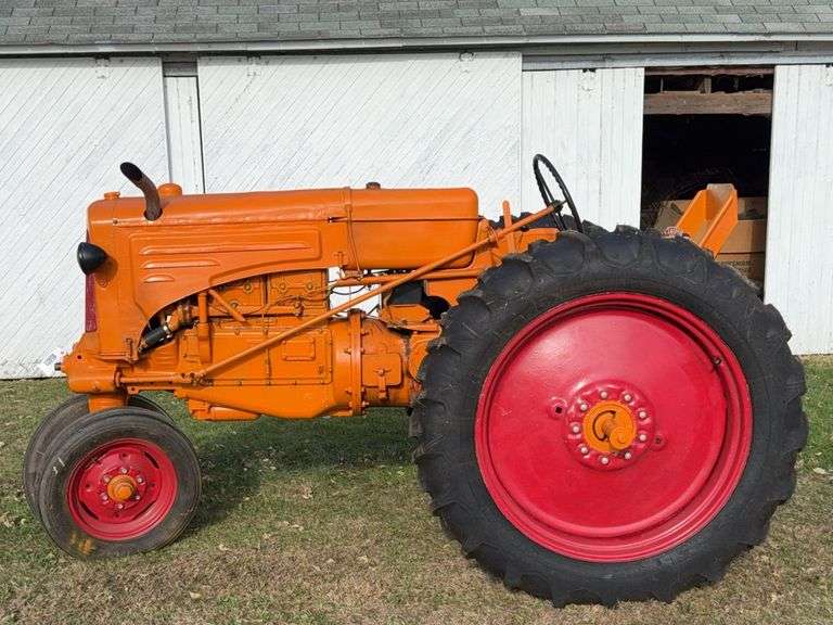 Minneapolis Moline Model RTE Gas Tractor, Narrow Front, Like New 11.2-36 Ti