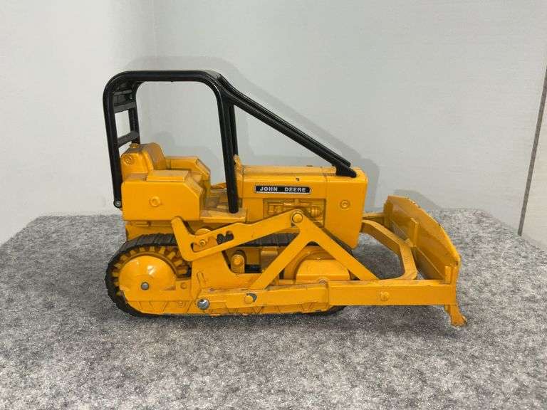 John Deere Track Dozer, Rubber Tracks, 1/16 Scale, No Box