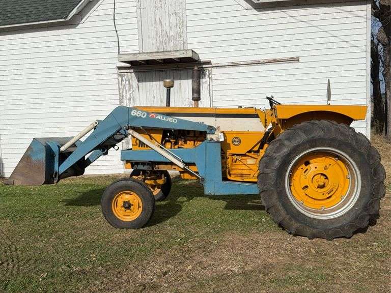 Minneapolis Moline M670 Gas Tractor, Wide Front, 18.4-34 Tires, Wheel Weigh