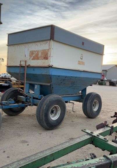 DMI Center Dump 400 Bushel Wagon