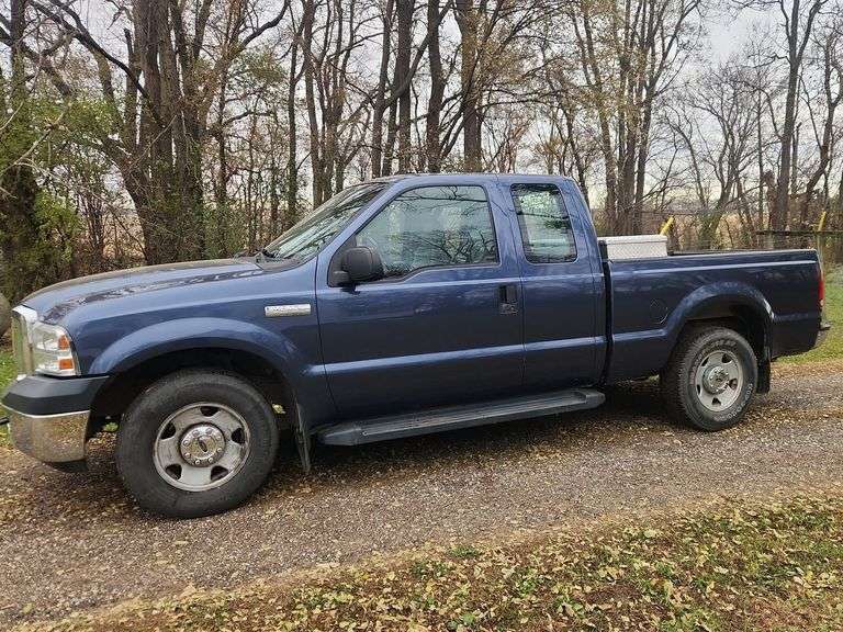 ****2006 Ford F-250 2 Wheel Drive 65,358 Miles Auto Cloth Interior Extended