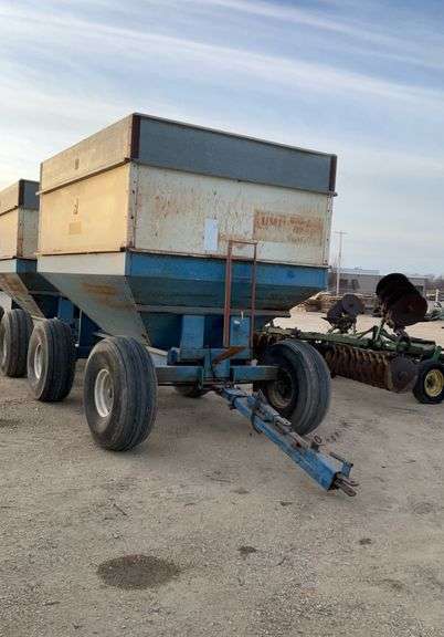 DMI Center Dump 400 Bushel Wagon