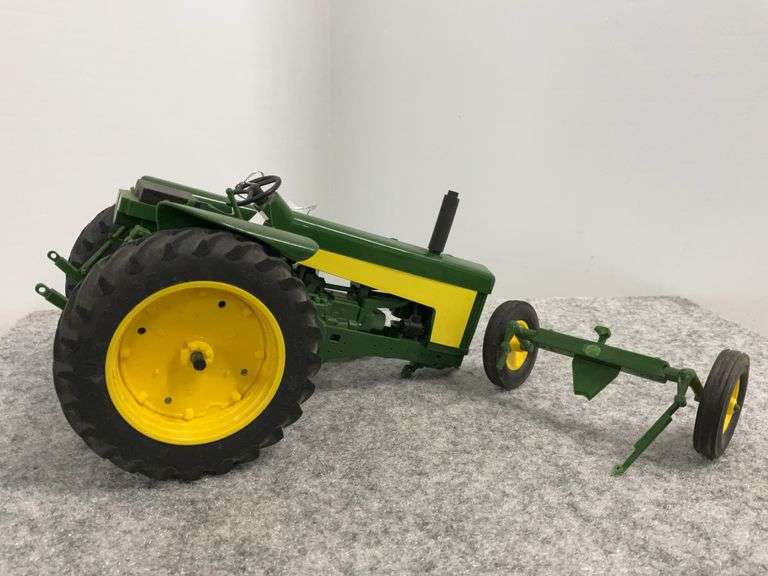 Yoder Models John Deere Tractor, 1/16 Scale, Front End And Seat Have Damage